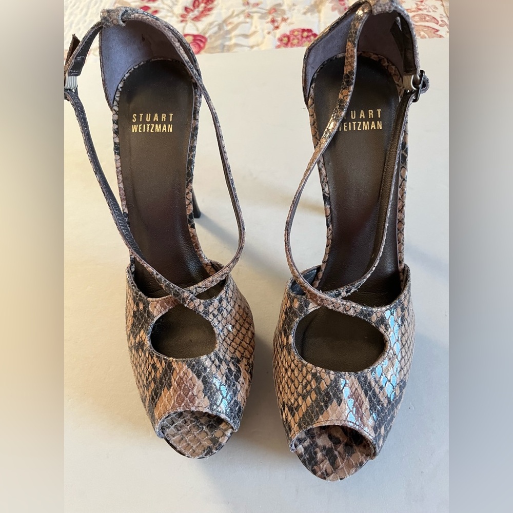 Stuart Weitzman Snakeskin pattern Peep-Toe Heels